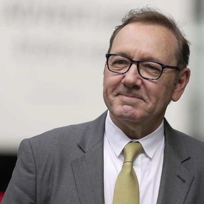 Kevin Spacey's accuser describes the Oscar-winning actor as a 'slippery, snaky' predator to avoid